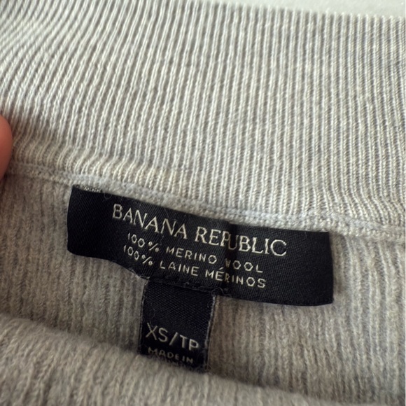 Banana Republic 100% Merino Wool Grey Off-the-Shoulder Sweater - Picture 4 of 4